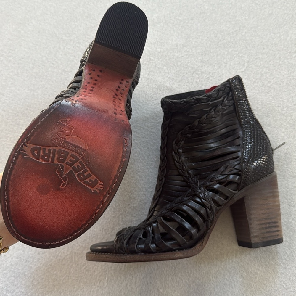 Freebird Bela Strappy Leather Sandals LIKE NEW Women’s size 7